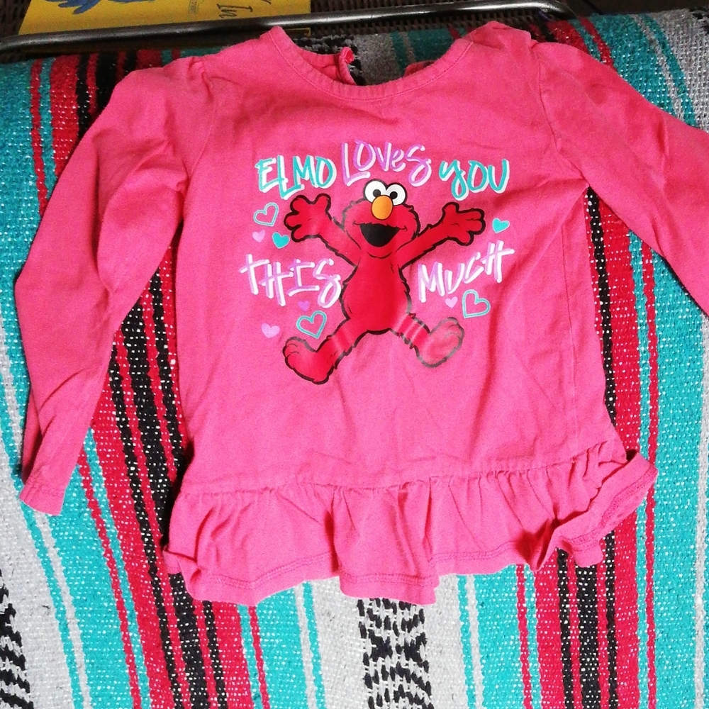 💙3/$10 Elmo tee shirt with ruffle bottom 4T